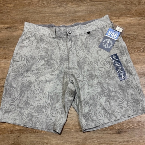 Vintage 1946 Other - Vintage 1946 Tropical Gray Leaf Print Performance Golf Shorts